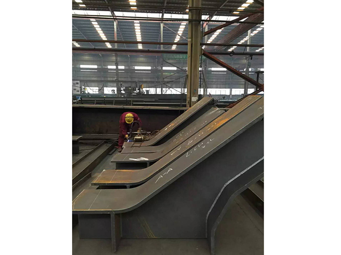 H型鋼梁、格構(gòu)柱