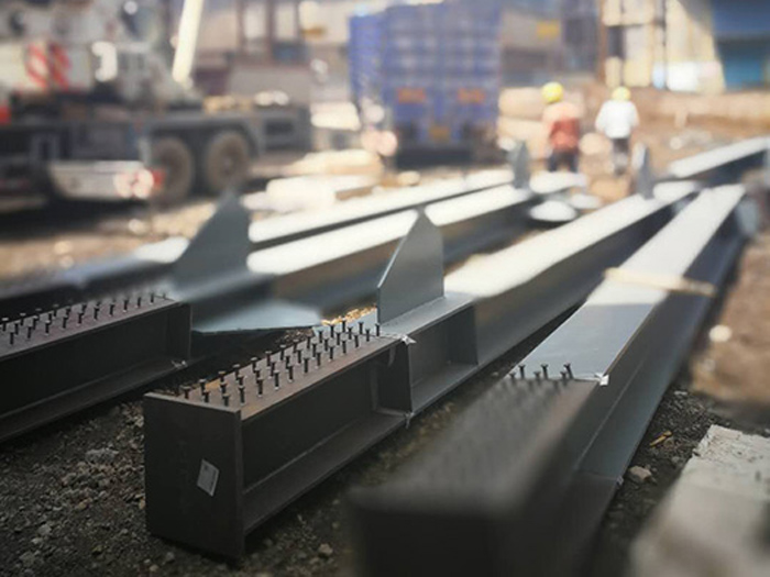 H型鋼梁、格構(gòu)柱