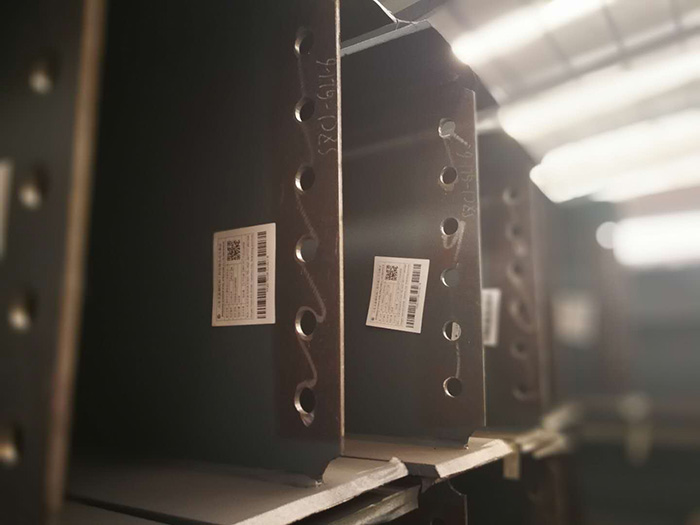 H型鋼梁、格構柱