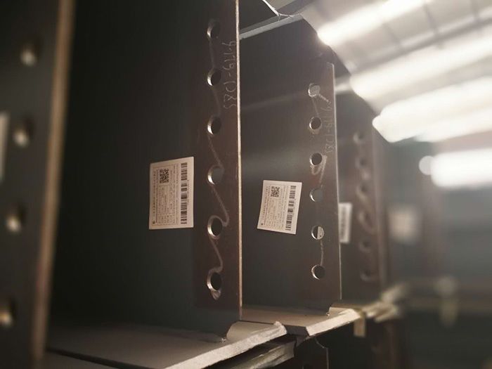 H型鋼梁、格構柱