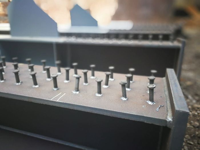 H型鋼梁、格構(gòu)柱